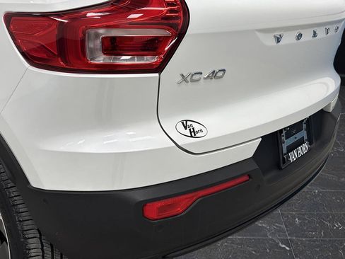 Used 2024 Volvo XC40 B5 Plus w/ Climate Package image 34