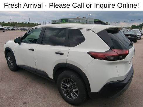 Used 2023 Nissan Rogue S AWD/4WD image 3