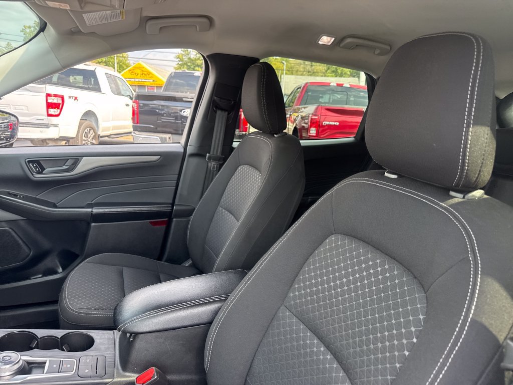 Used 2025 Ford Escape Active AWD/4WD image 22