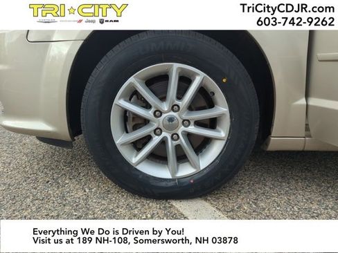 Used 2014 Dodge Grand Caravan SXT image 32