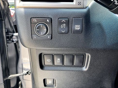 Used 2015 Lexus GX 460 w/ Premium Package AWD/4WD image 33