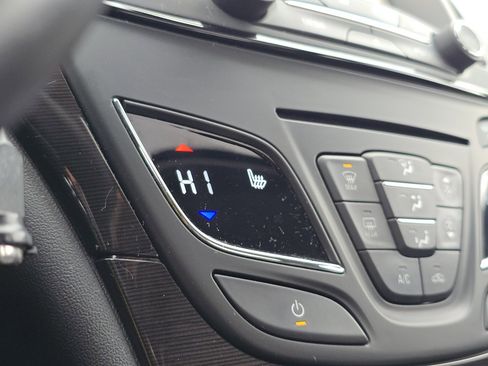 Used 2017 Buick Regal Sport Touring image 5