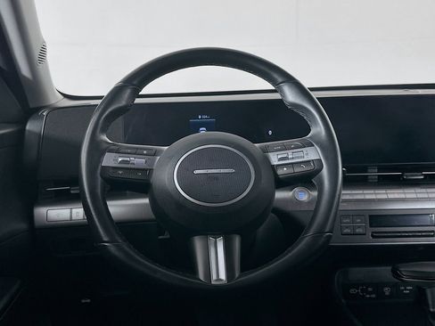 Used 2025 Hyundai Kona SEL image 18