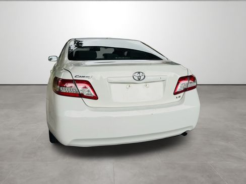 Used 2011 Toyota Camry LE FWD image 8