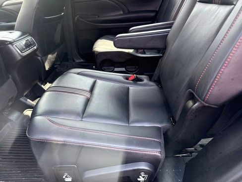 Used 2019 Toyota Highlander SE AWD/4WD image 8