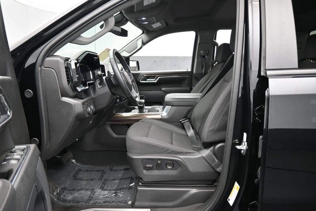 Used 2026 Chevrolet Silverado 1500 LT Trail Boss AWD/4WD image 11