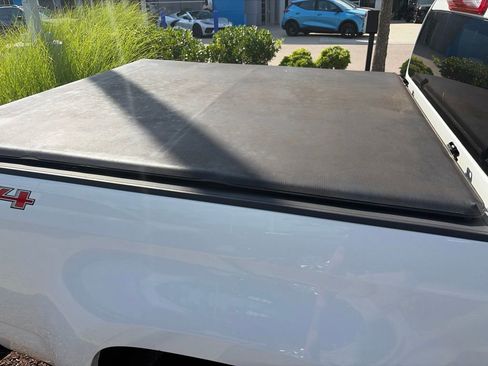 Used 2018 Chevrolet Colorado LT AWD/4WD image 12