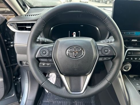 Used 2024 Toyota Venza Limited image 18