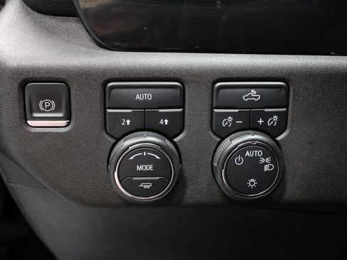 Used 2022 Chevrolet Silverado 1500 LT AWD/4WD image 28