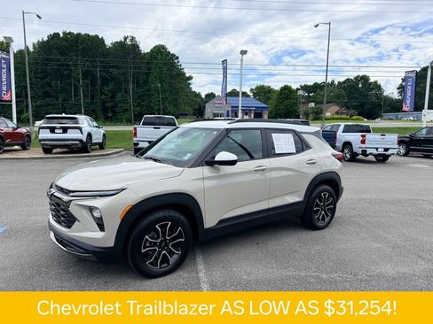 Used 2026 Chevrolet TrailBlazer ACTIV w/ Convenience Package FWD image 2