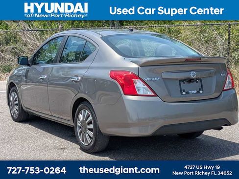 Used 2017 Nissan Versa SV FWD image 3