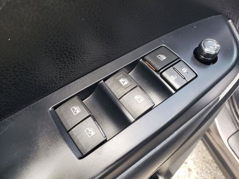 Certified 2019 Toyota Highlander XLE FWD image 19