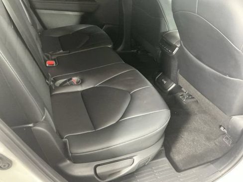 Used 2023 Toyota Highlander XLE AWD/4WD image 12