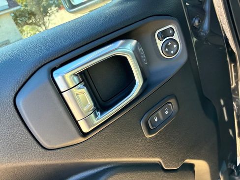 New 2025 Jeep Gladiator Sport image 11