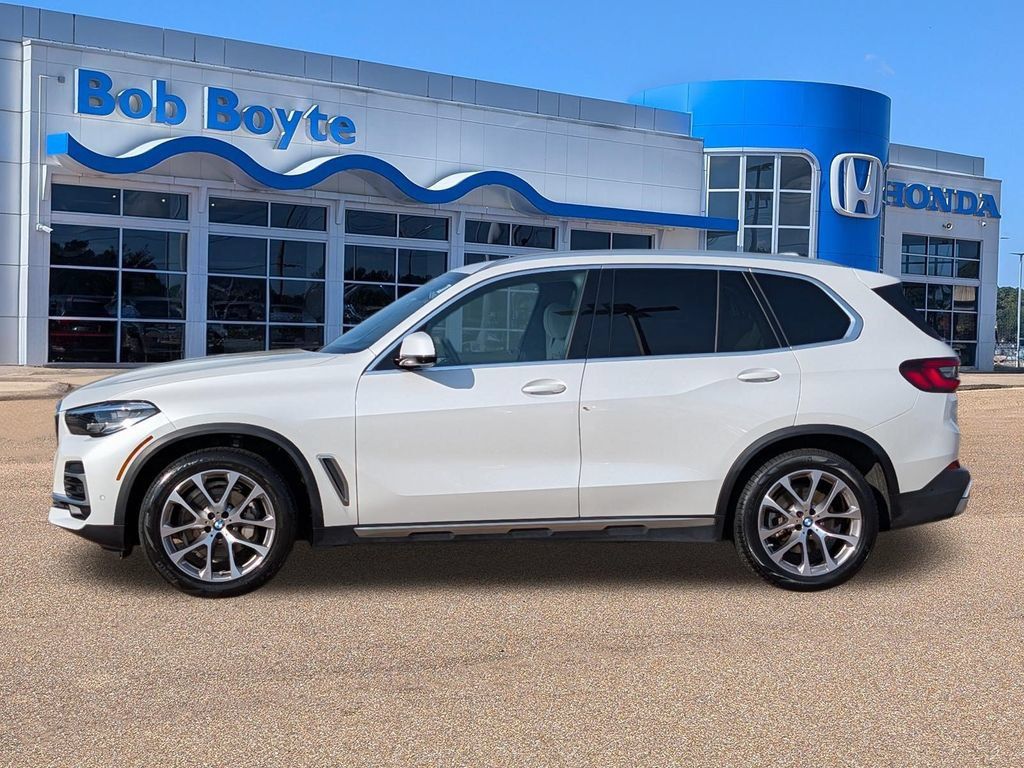 Used 2022 BMW X5 sDrive40i w/ Premium Package RWD image 2