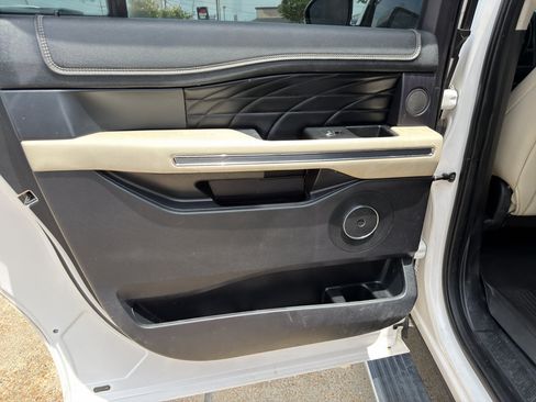 Used 2019 Ford Expedition Max Platinum RWD image 31