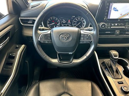Used 2021 Toyota Highlander XSE AWD/4WD image 24