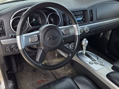 Used 2005 Chevrolet SSR w/ Preferred Equipment Group RWD image 22