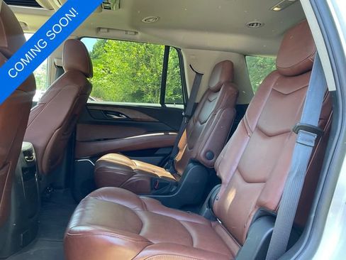 Used 2019 Cadillac Escalade Luxury AWD/4WD image 5