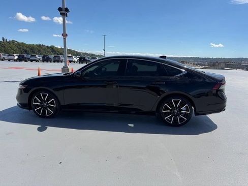 Used 2024 Honda Accord Touring image 10