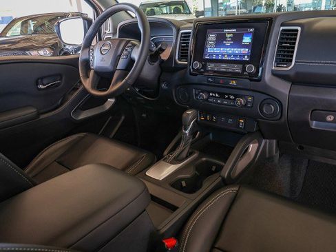 Used 2024 Nissan Frontier SL w/ Technology Package image 35