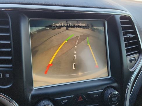 Used 2015 Jeep Grand Cherokee Overland image 13