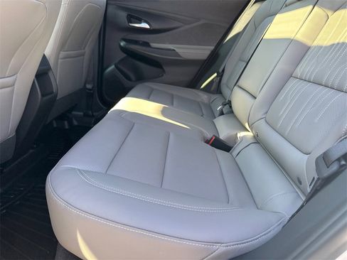 Used 2025 Buick Envista Avenir image 21