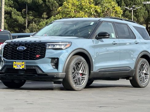 New 2026 Ford Explorer ST w/ Sun And Sound Package image 8