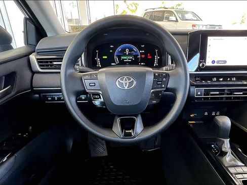 Used 2025 Toyota Camry LE FWD image 8