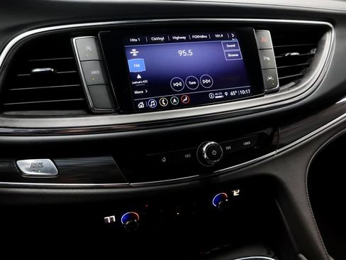 Used 2024 Buick Enclave Premium AWD/4WD image 33