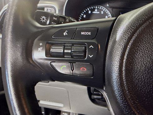 Used 2016 Kia Sorento EX image 11