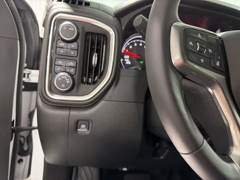 Certified 2022 Chevrolet Silverado 1500 RST w/ Z71 Off-Road Package AWD/4WD image 35