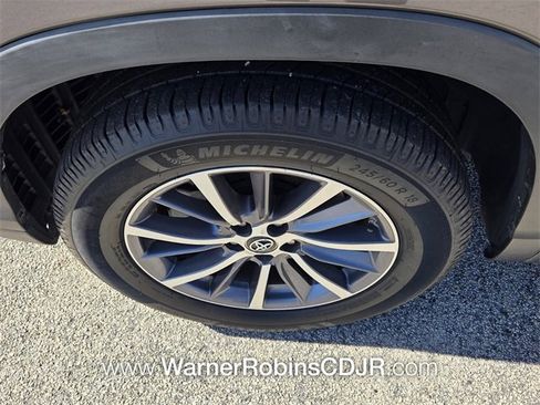 Used 2019 Toyota Highlander XLE image 20