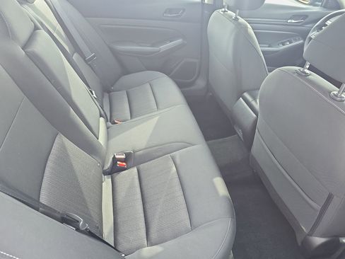 Used 2025 Nissan Altima 2.5 SV image 11