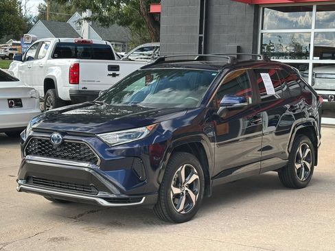 Used 2021 Toyota RAV4 SE w/ Weather & Moonroof Package AWD/4WD image 5