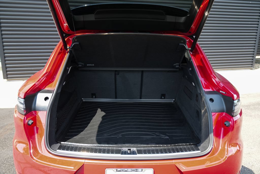 Certified 2023 Porsche Cayenne GTS AWD/4WD image 18