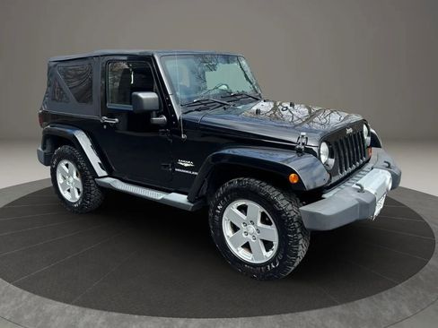 Used 2011 Jeep Wrangler Sahara w/ Dual Top Group AWD/4WD image 11