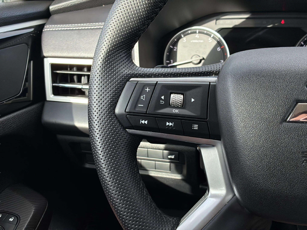 Used 2025 Mitsubishi Outlander SE FWD image 10