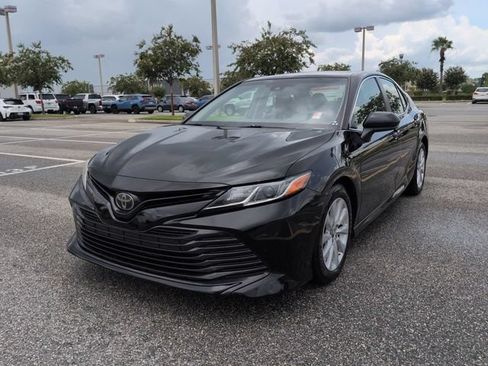 Used 2018 Toyota Camry LE FWD image 8