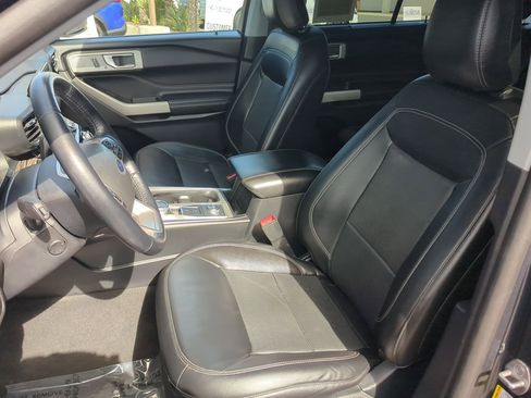 Used 2022 Ford Explorer Limited w/ Equipment Group 301A image 12