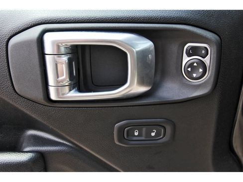 Used 2025 Jeep Wrangler Unlimited Sport AWD/4WD image 15