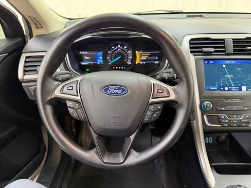 Used 2020 Ford Fusion SE FWD image 22