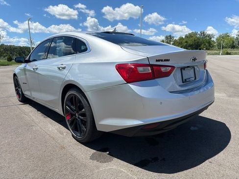 Used 2018 Chevrolet Malibu LT w/ Leather Package FWD image 10