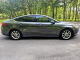 Used 2017 Ford Fusion SE image 4