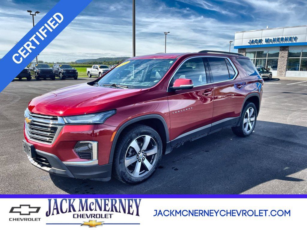 Used 2023 Chevrolet Traverse LT w/ LT Premium Package AWD/4WD image 1
