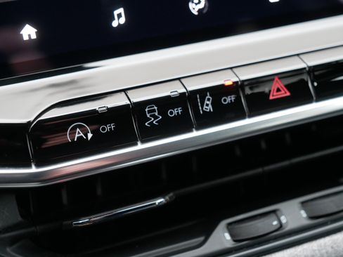 Certified 2024 Jeep Compass Latitude image 36