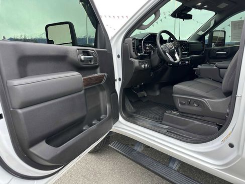 Used 2024 GMC Sierra 3500 SLE w/ SLE Convenience Package image 15