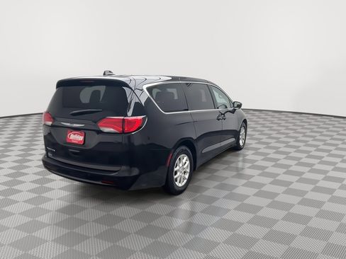 Used 2019 Chrysler Pacifica LX image 33