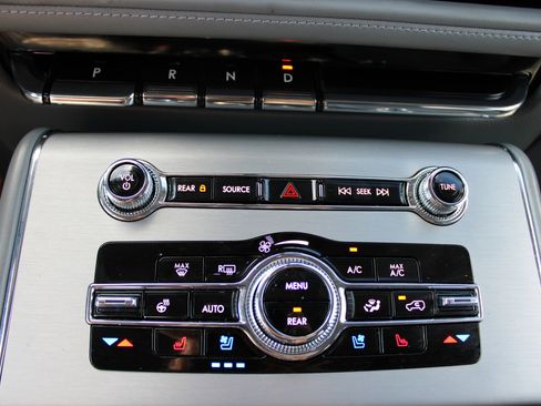 Used 2021 Lincoln Aviator Reserve w/ Equipment Group 201A image 29