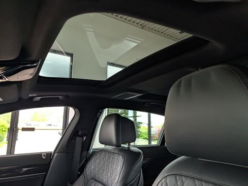 Used 2022 BMW 740i xDrive w/ M Sport Package AWD/4WD image 12